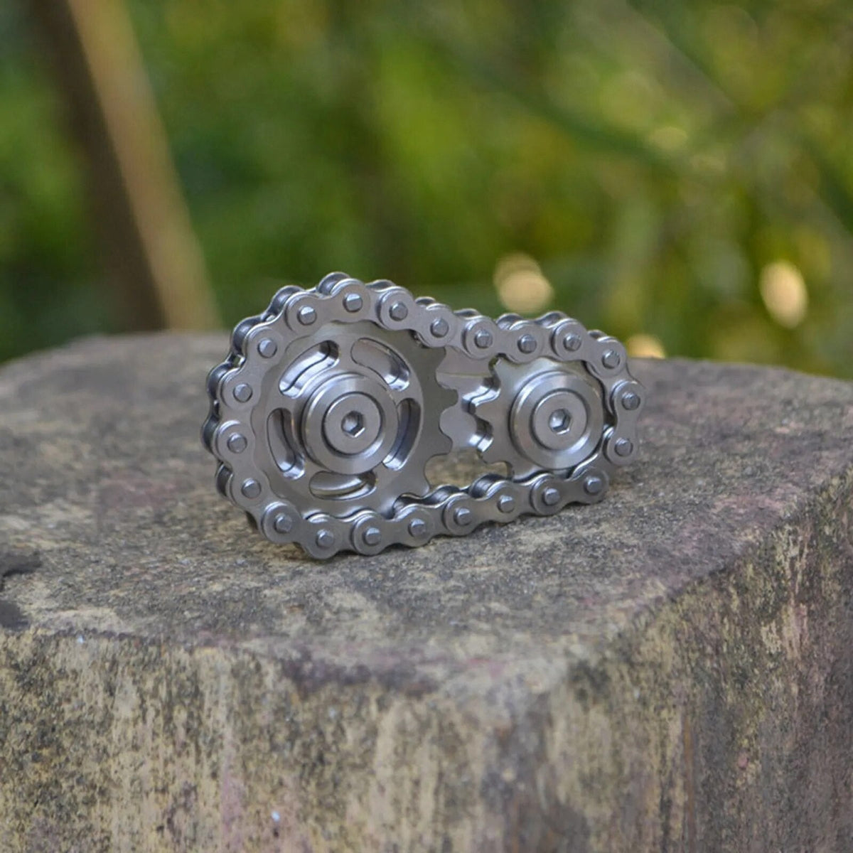 Stress-relief fingertip fidget